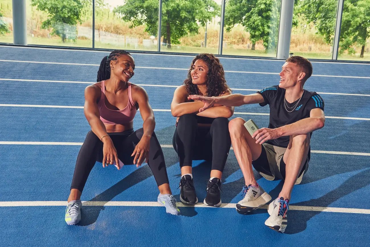 athletes-using-make-waves-deodorant-antiperspirant-and-chatting